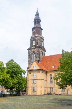 Hanover, Almanya - 29 Temmuz 2023: Yeni Şehir Kilisesi (Neustadter Kirche) ana Lüteryen kilisesi.