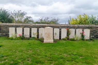 Assevillers, Fransa - 5 Ağustos 2023: I. Dünya Savaşı Wfs Charles Gaulle savaş mezarlığı.