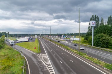 Saint-Ghislain, Belçika - 6 Ağustos 2023: Belçika Otoyolu.