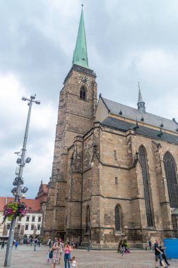 Pilsen, Çek Cumhuriyeti - 26 Ağustos 2023: St. Bartholomew Katedrali (Katedrala svateho Bartolomeje).