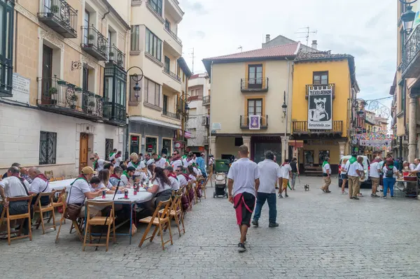 Aranda de Duero, İspanya - 16 Eylül 2023: Festival sırasında Aranda de Duero şehir merkezine bakın.