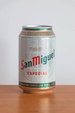 Pruszcz Gdanski, Polonya - 27 Eylül 2023: San Miguel Özel Birası.