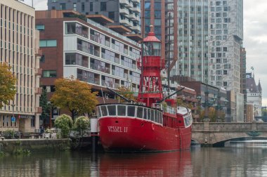 Rotterdam, Nederland - 22 Ekim 2023: Gemideki Gemi 11, Rotterdam 'ın Eski Şehir Limanı' na yanaştı..