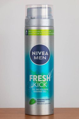 Pruszcz Gdanski - 24 Aralık 2023: Nivealı erkekler taze tıraş jeli.