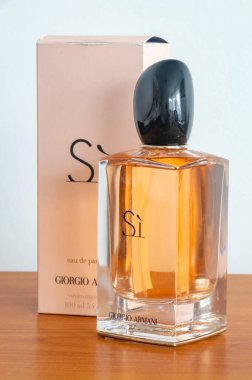 Pruszcz Gdanski, Polonya - 9 Ocak 2024: Yeni Giorgio Armani Si Eau de parfümü.