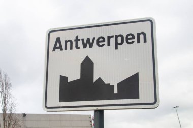 Antwerpen City yol tabelası. Antwerp Belçika 'da büyük bir şehirdir..
