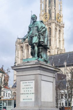 Antwerp, Belçika - 24 Şubat 2024: Heykel Peter Paul Rubens (Standbeeld Pieter Paul Rubens).