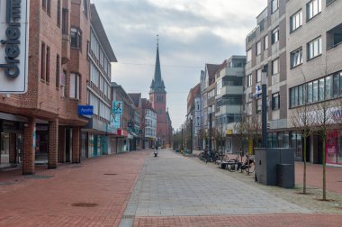 Gronau, Almanya - 10 Mart 2024: Gronau şehir merkezinde yaya sokağı.