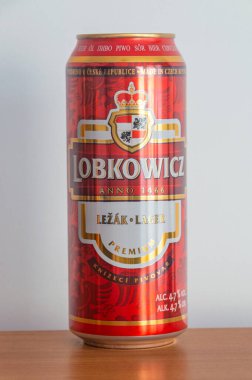 Pruszcz Gdanski, Polonya - 15 Mart 2024: Çek Lobkowicz birası birası.