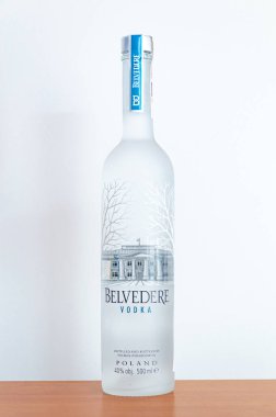 Pruszcz Gdanski, Polonya - 29 Mart 2024: Bir şişe Belvedere Votkası. Polonya çavdar votkası LVMH tarafından üretilip dağıtılıyor.