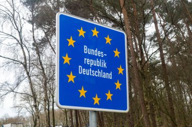 Almanya Cumhuriyeti (Bundes - republik Deutschland) sınır işareti.