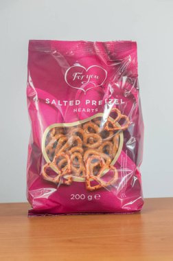 Pruszcz Gdanski, Polonya - 1 Nisan 2024: tuzlu kraker kalpleri için.