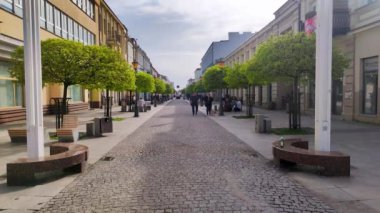 Plock, Polonya - 7 Nisan 2024: Plock 'taki eski kentin tarihi bölümünde yürüme engeli.