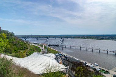 Plock, Polonya - 7 Nisan 2024: Vistula Nehri manzarası.
