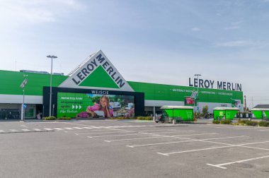 Plock, Polonya - 7 Nisan 2024: Leroy Merlin mağazası.