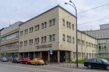 Lodz, Polonya - 14 Nisan 2024: Mareşal Jozef Pilsudski 'nin adını taşıyan il halk kütüphanesi.