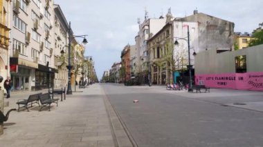 Lodz, Polonya - 14 Nisan 2024: Piotrkowska Caddesi.