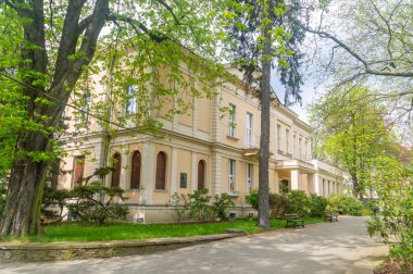 Lodz, Polonya - 14 Nisan 2024: Film Okulu Binası, eski Oscar Kon Sarayı.