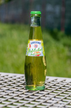 Hanover, Almanya - 27 Nisan 2024: Gerolsteiner Apple Spritzer.