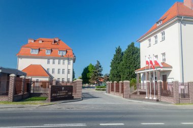 Jarocin, Polonya - 1 Mayıs 2024: 16. Jarocin Havaalanı Yenileme Taburu 'na giriş kapısı