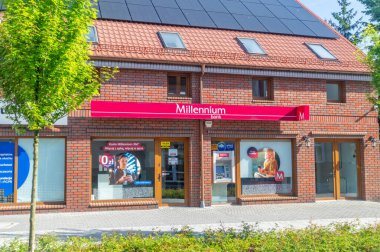 Jarocin, Polonya - 1 Mayıs 2024: Millennium Bank şubesi.