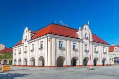 Jarocin, Polonya - 1 Mayıs 2024: Jarocin - belediye binası.