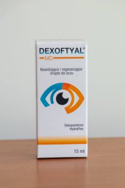 Pruszcz Gdanski, Polonya - 11 Mayıs 2024: Dexoftyal MD despantenol HydraFlex tıbbi göz damlası.