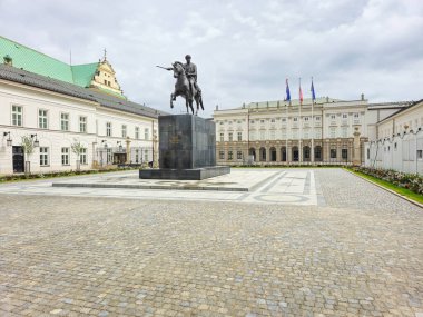 Varşova, Polonya - 22 Haziran 2024: Cumhurbaşkanlığı Sarayı Avlusu.
