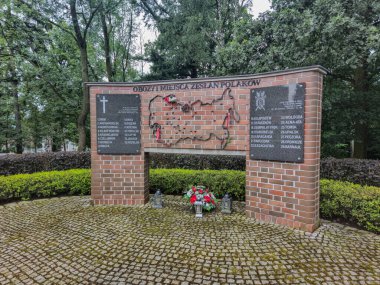 Kudowa-Zdroj, Polonya - 12 Temmuz 2024: Doğuya sürgün edilen Polonyalıların anısına anıt.