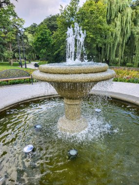 Park 'ta çeşme var..