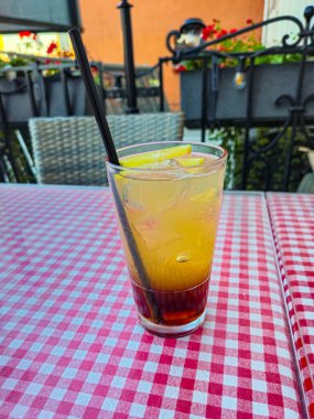 Long Island Buzlu Çay İçeceği.