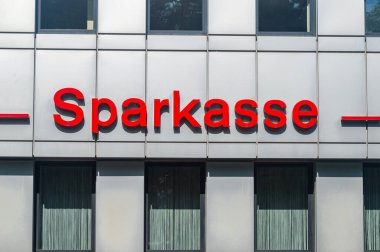 Moers, Almanya - 23 Mayıs 2024: Sparkasse 'ın logosu ve şarkısı.