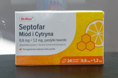 Ansfelden, Avusturya - 2 Haziran 2024: Boğaz ağrısı için Dr. Max Septofar ilacı.