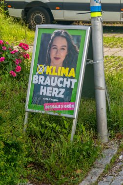 Ansfelden, Avusturya - 2 Haziran 2024: Lena Schilling Avusturya 'da aday seçim posteri.