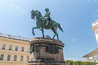 Viyana, Avusturya - 8 Haziran 2024: Albertina Müzesinde Arşidük Albrecht 'in Binicilik Heykeli.