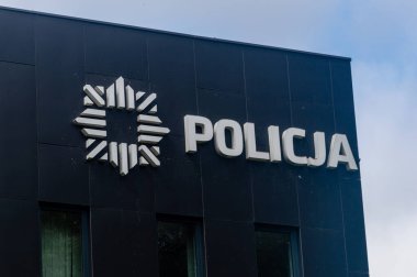 Çek-Dziedzice, Polonya - 14 Temmuz 2024: Logo ve Polonya Polisi işareti.