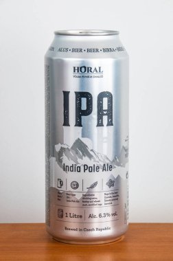 Pruszcz Gdanski, Polonya - 17 Temmuz 2024: 1 litre litr Horal Hindistan Birası.