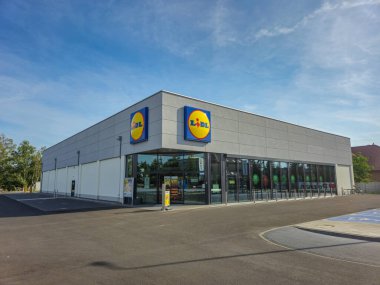 Poznan, Polonya - 18 Temmuz 2024: Polonya 'da Lidl bakkal.