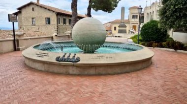 San Marino, San Marino - 5 Eylül 2024 Liburnianlar Bahçesindeki Libertas Çeşmesi.