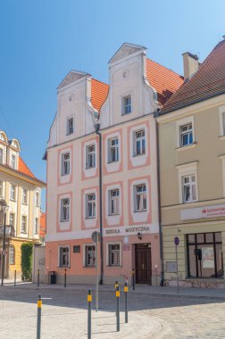 Olawa, Polonya - 24 Ağustos 2024: Olawa 'daki müzik okulu.