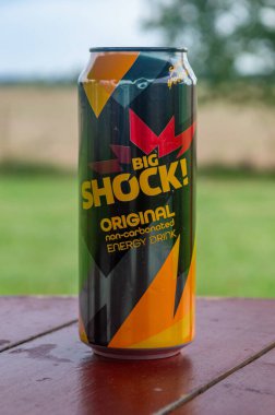 Olesnica Mala, Polonya - 25 Ağustos 2024: Büyük Şok orijinal enerji içeceği.