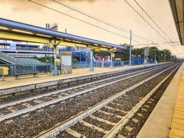 Bologna, İtalya - 5 Eylül 2024: Bologna San Vitale tren istasyonu.