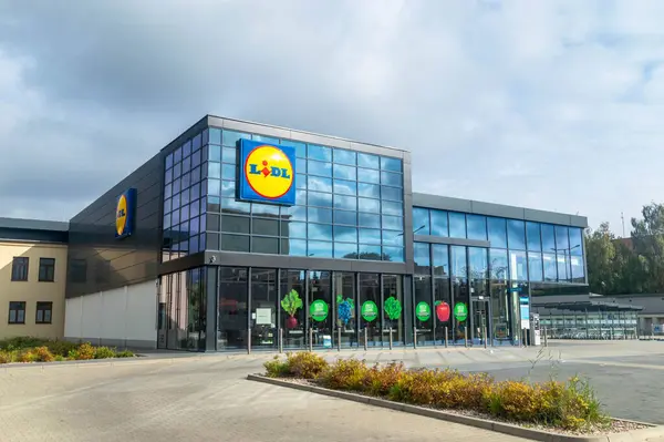 Sochaczew, Polonya - 6 Ekim 2024: Polonya 'da Lidl mağazası.