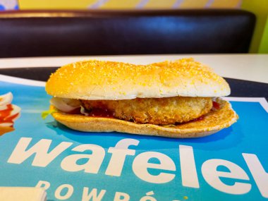 Pniewy, Polonya - 19 Ekim 2024: McDonald Red chikker