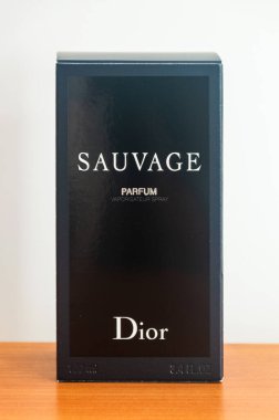 Pruszcz Gdanski, Polonya - 5 Kasım 2024: Dior Sauvage parfüm kutusu.