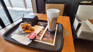 Kotowice, Polonya - 14 Şubat 2025: McDonald 's Maestro menüsü.