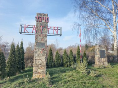 Radunica, Polonya - 29 Mart 2025: Katyn 1940 Anıtı.