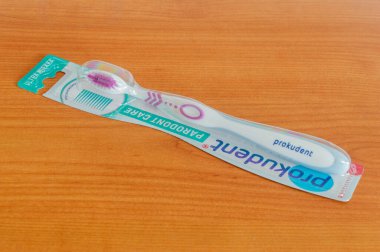 Pruszcz Gdanski, Polonya - 22 Şubat 2025: Prokudent parodont care ultra yumuşak diş macunu.