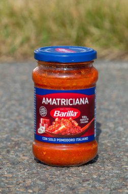 Antwerp, Belçika - 15 Mart 2025 Barilla Amatriciana İtalyan spagettisi.