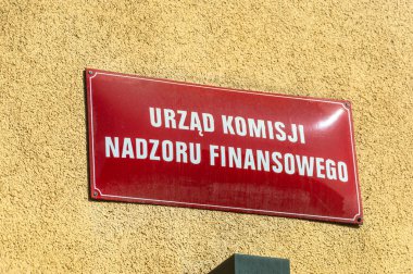 Wroclaw, Polonya - 5 Nisan 2025: Polonya Mali Denetleme Dairesi (Polonya Urzad Komisji Nadzoru Finansowego (UKNF)).